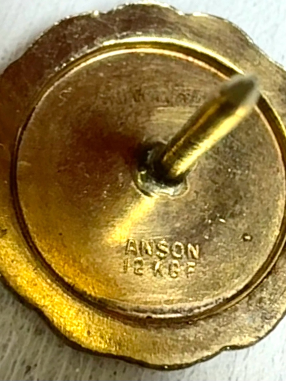 Vintage ANSON 12K Gold Filled (blank) Monogram Medallion Tie Tack/Lapel Pin - Picture 6 of 7